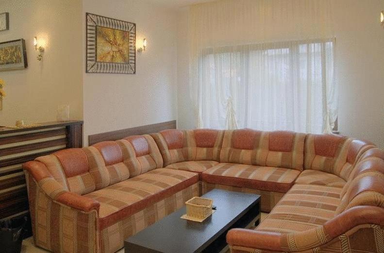 Flora Alpina Hotel Azuga Bagian luar foto