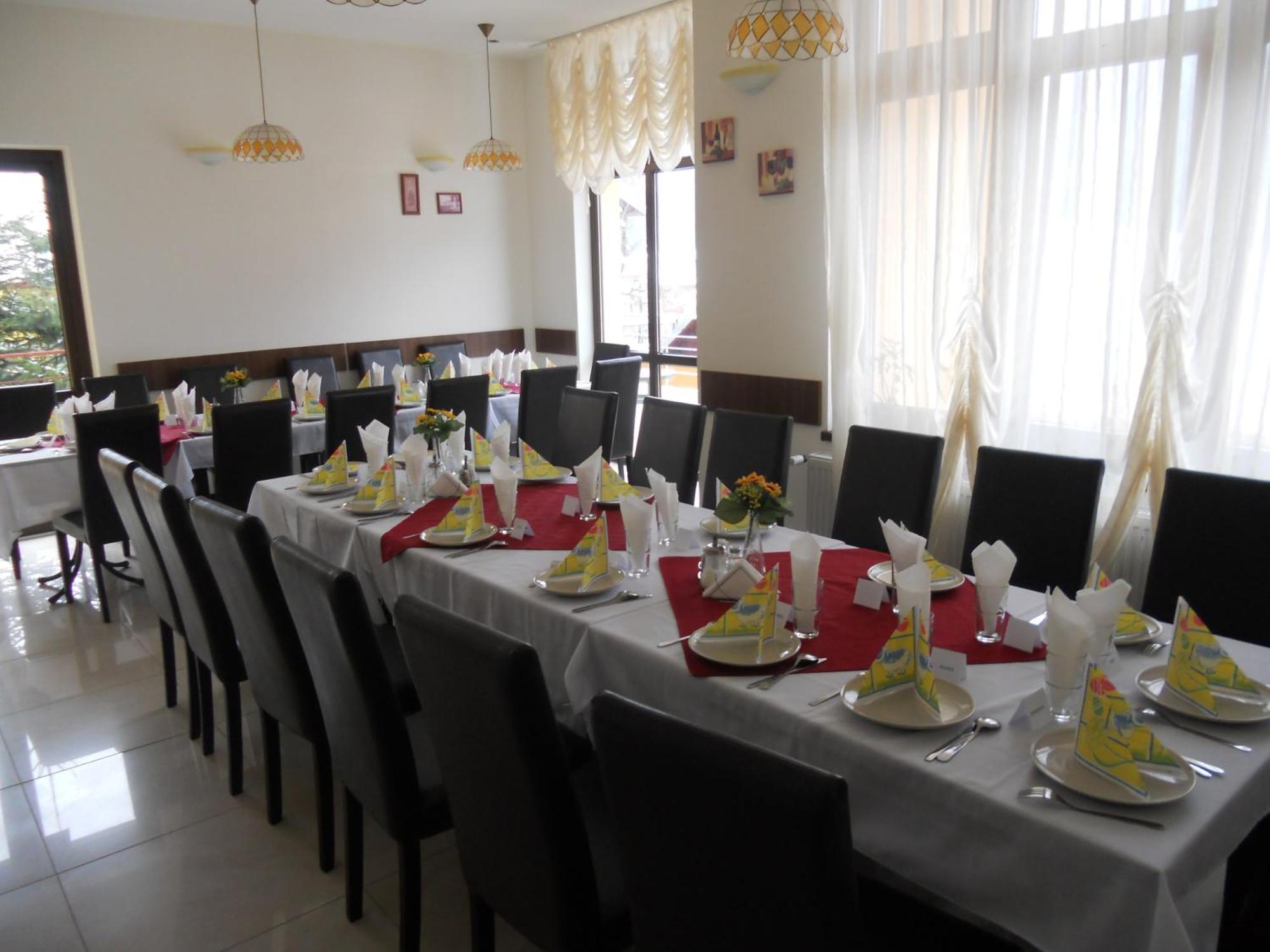 Flora Alpina Hotel Azuga Bagian luar foto