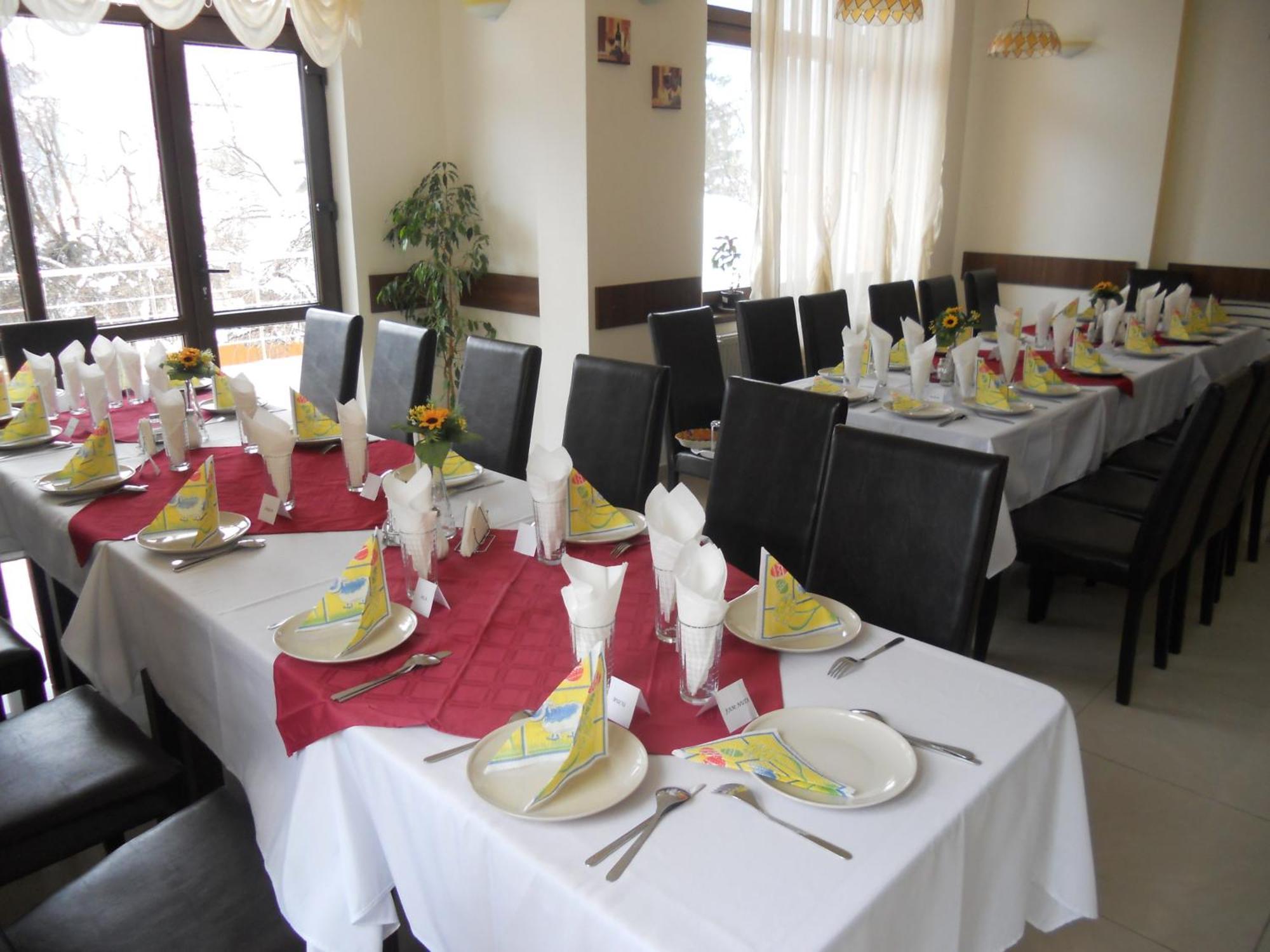 Flora Alpina Hotel Azuga Bagian luar foto